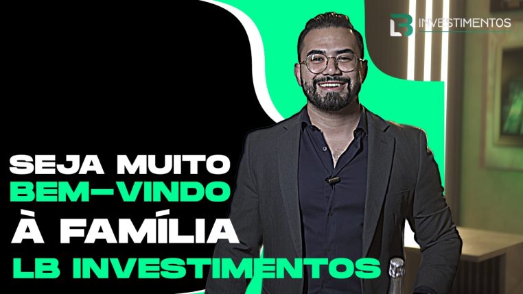 Homem de blusa preta